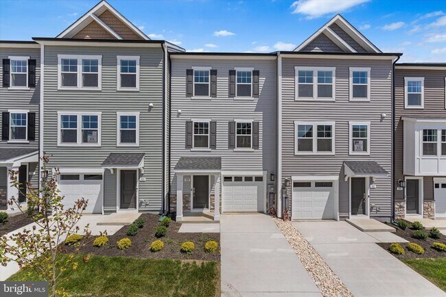 Building Photo - 505 Fontana Cir