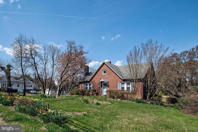 Building Photo - 6343 Montgomery Rd