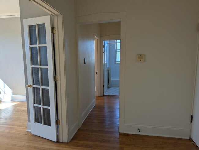 Building Photo - 435 N Lombard Ave