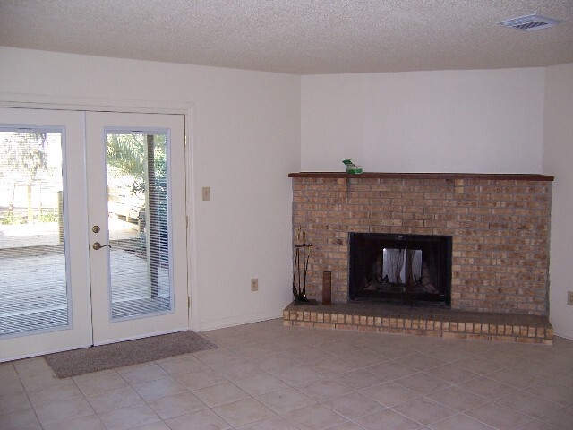 Building Photo - 1930 Larette Dr