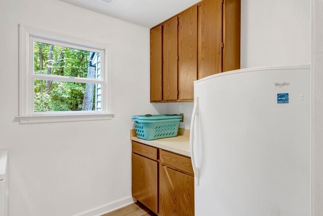 Building Photo - This WATERFRONT-FULLY FURNISHED-ALL INCLUSIVE HOME IS READY FOR YOU.