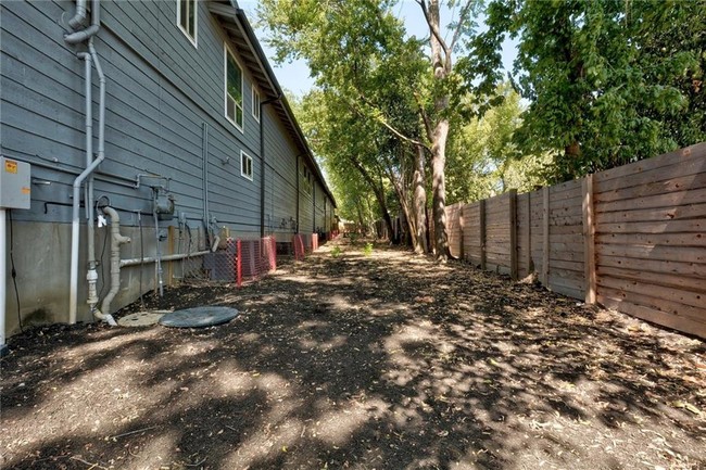 Building Photo - 2017 Bluebonnet Ln