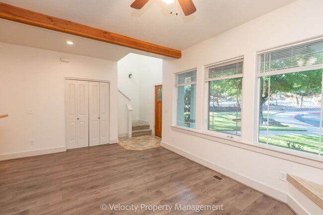 Building Photo - Beautiful Home in SW Bend - 1 dog considered!