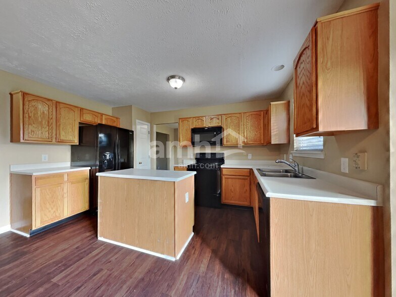 Building Photo - 5825 Columbia Cir