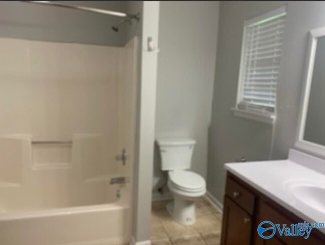 Building Photo - 105 Gibbon Dr