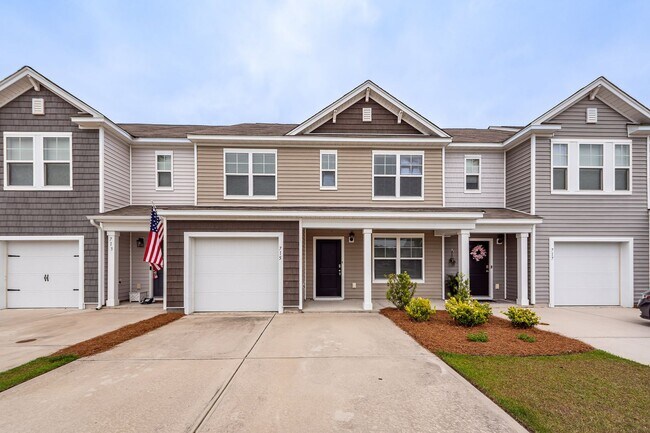 Building Photo - 3 Bedroom, 2.5 Bathroom Townhome in Cane Bay - Summerville