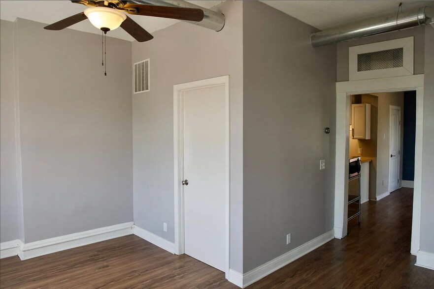 Building Photo - 308 W McMicken Ave
