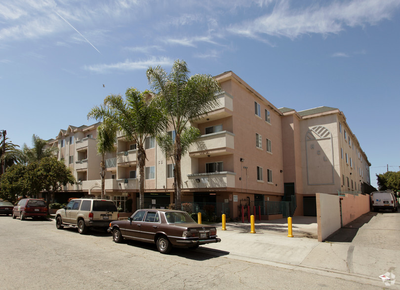 Primary Photo - Harbor City Lights Apartments