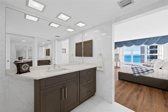 Building Photo - 3850 Galt Ocean Dr