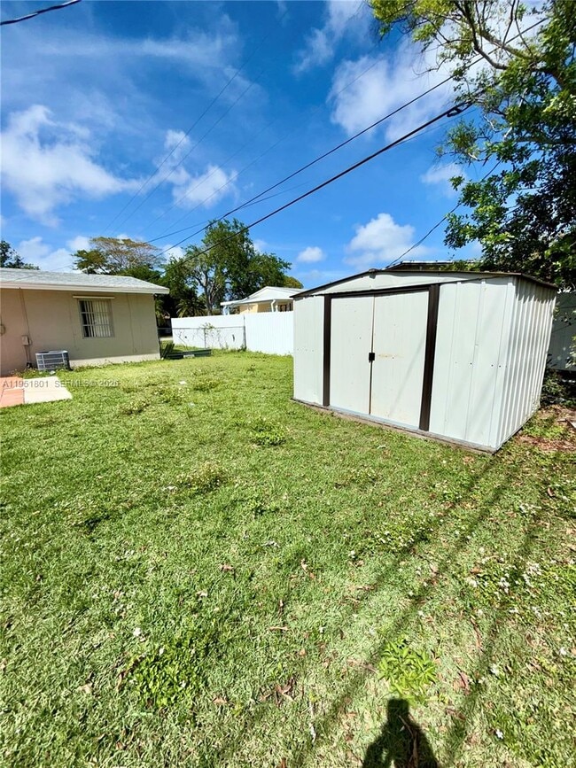 Building Photo - 9810 SW 165th Terrace