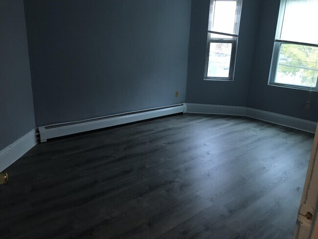 Building Photo - 146 Spencer St