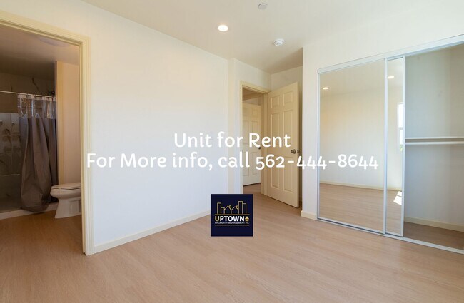 Building Photo - Townhome - 3 Bedrooms-2.5 Baths - Los Angeles