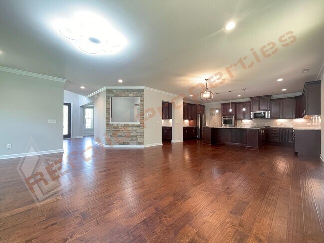 Building Photo - Gorgeous 5 Bedroom Home with First Floor In-law Suite & 3 Car Garage, Golf Course, Pool, Tennis a...