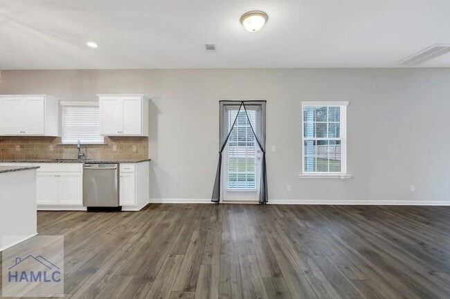 Building Photo - 12 Trask Cir