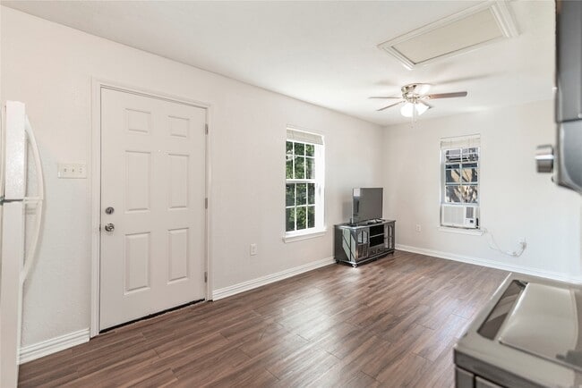 Building Photo - 3008 Wichita St