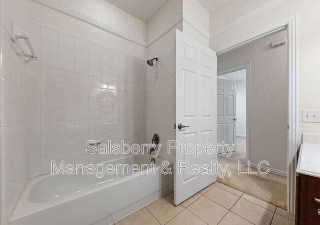 Building Photo - 252 Heritage Hill Dr