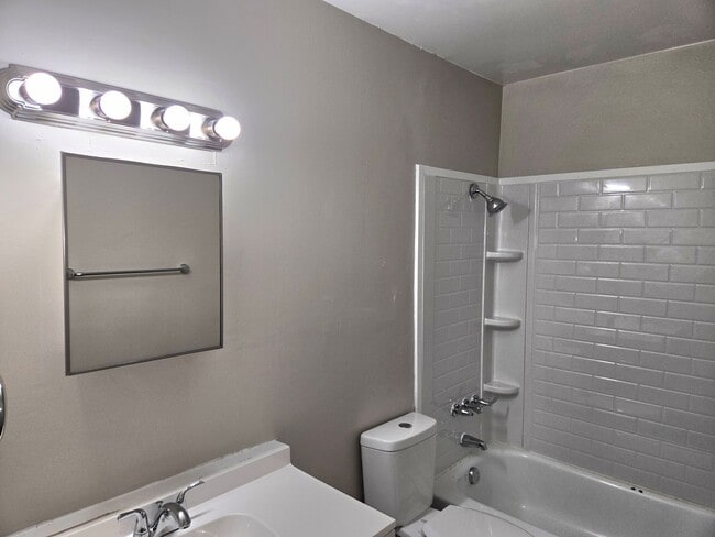 Building Photo - 5602 Banbury Ct