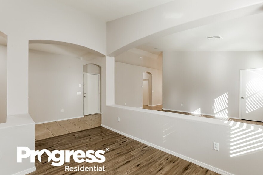 Building Photo - 4130 W Vineyard Rd