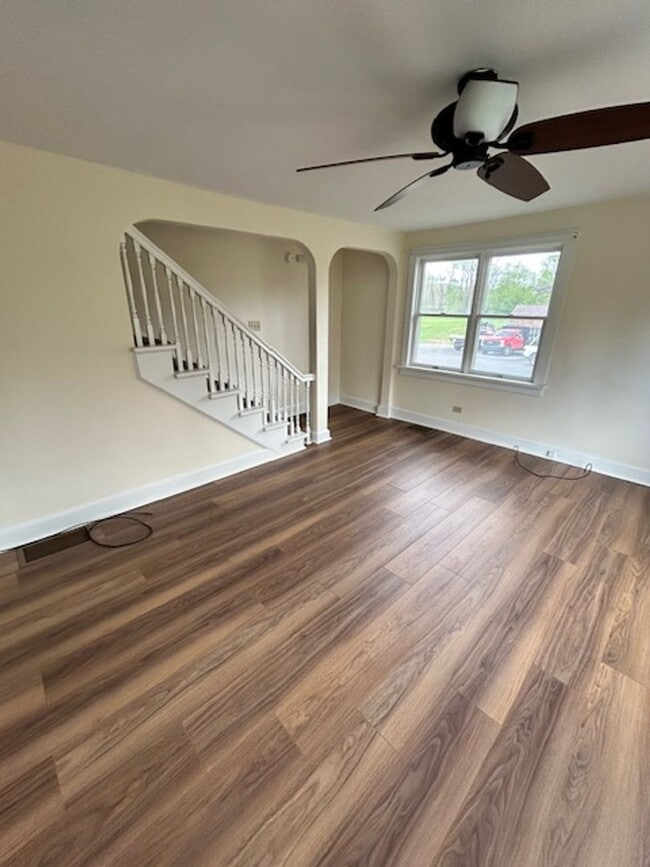 Building Photo - Charming Cape