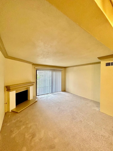 Building Photo - 21555 Burbank Blvd