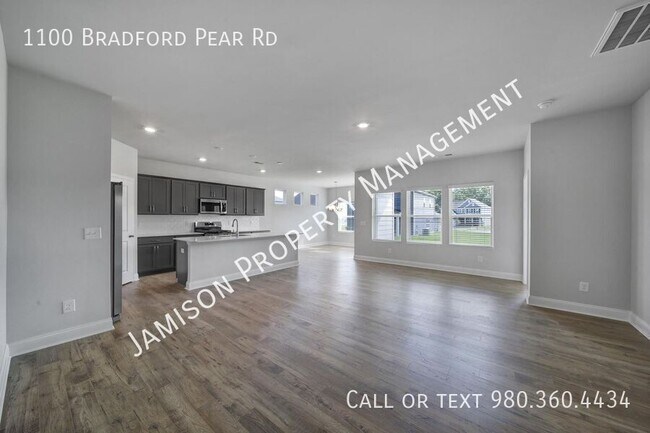 Building Photo - 1100 Bradford Pear Rd