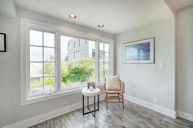 Building Photo - 3 bedroom 2.5 View Property Beach Access  ...