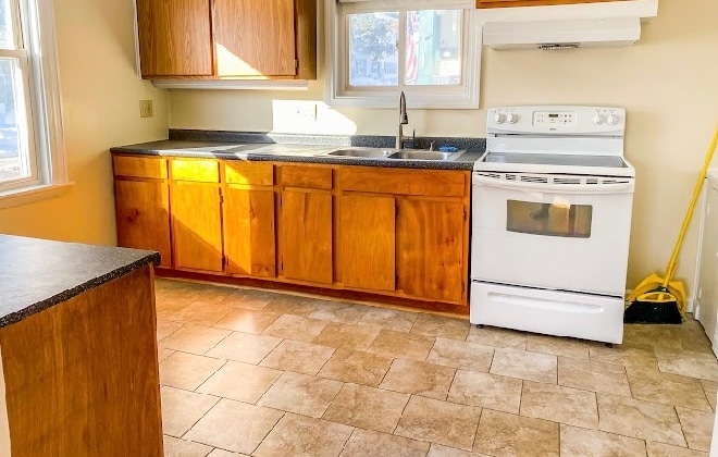 Building Photo - 15 Weston St