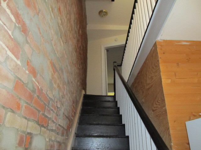 Building Photo - 614 Caroline St