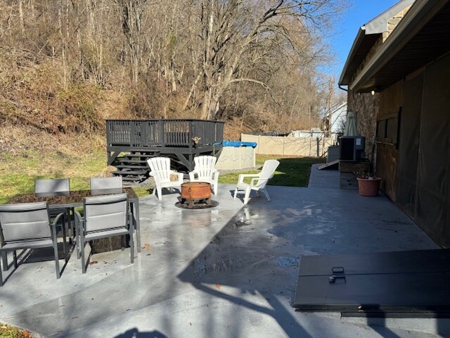 Back yard with pool - 312 Lehigh Dr