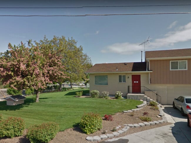 Building Photo - 889 NW 4th Ave