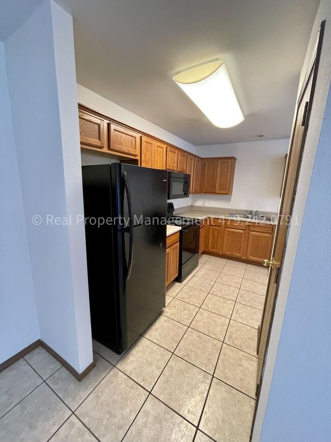 Building Photo - 1200 Fianna Pl Ct