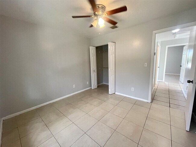 Building Photo - 200 SW 11th Ave