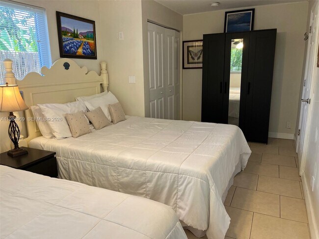 Building Photo - 113 SW 2nd St