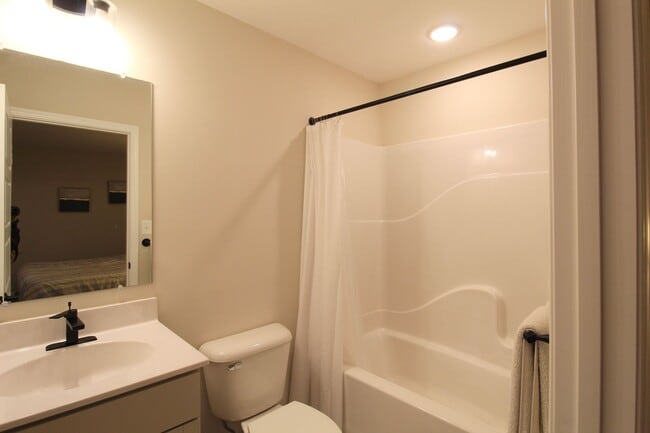 Building Photo - New construction 4 bed 3.5 bath townhome!
