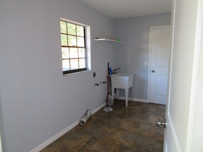 Building Photo - Charming 3/2 home in NE Ocala