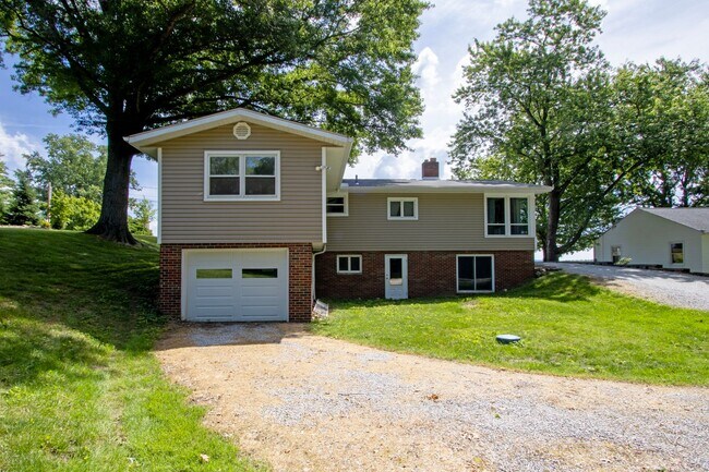 Building Photo - 11018 Mt Eaton Rd N
