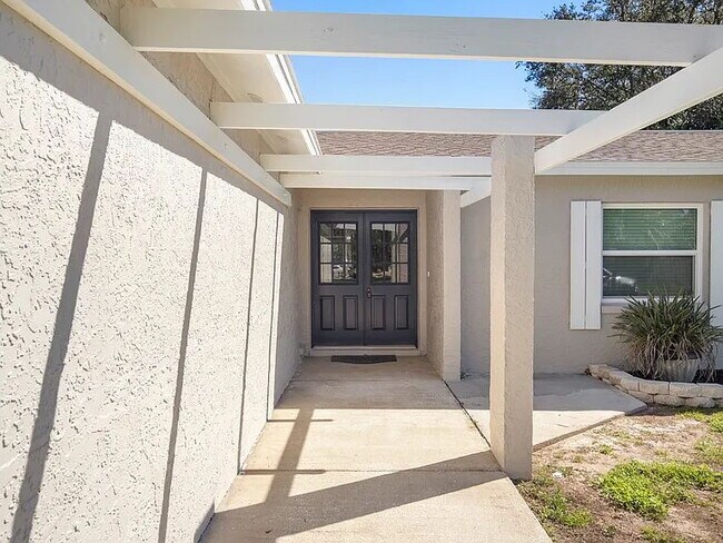 Building Photo - Beautiful Valrico Home | No Carpet + Screened Patio + Bonus Room