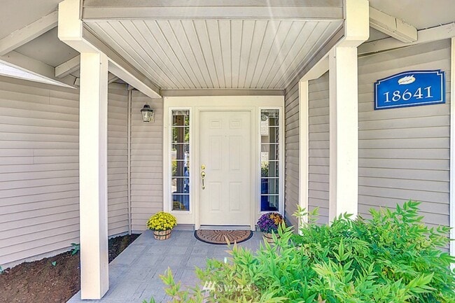 Building Photo - 18641 NE 55th Way