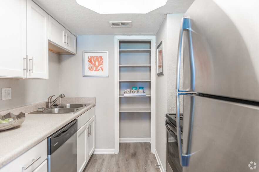 Primary Photo - St. Charles Row