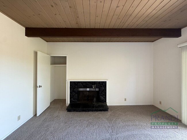 Building Photo - 10 Gomez Way