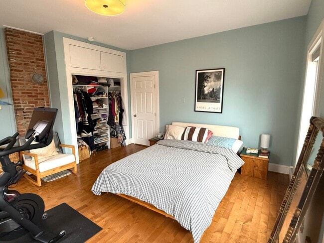 Building Photo - Charming 2 Bed + 2 Bath Condo in the West End!