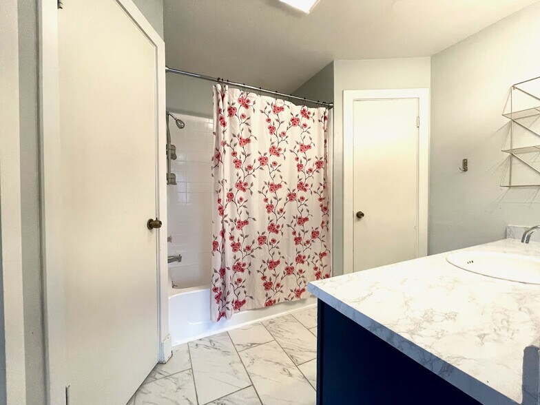 Building Photo - 11922 Tobler Trl