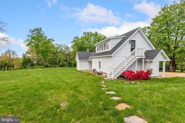 Building Photo - 1031 Pine Hill Rd