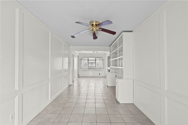 Building Photo - 7450 Lakewood Dr