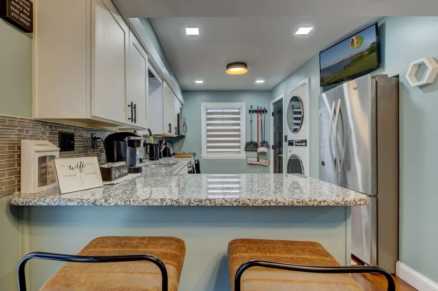 Building Photo - 3855 Grosvenor Rd