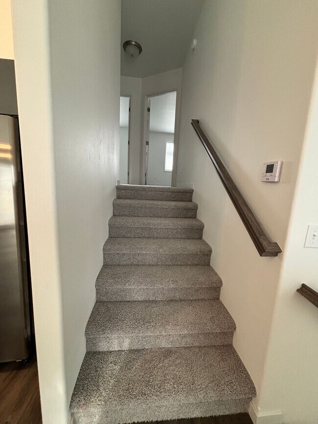 Building Photo - 3 Bed 3 Bath Townhome