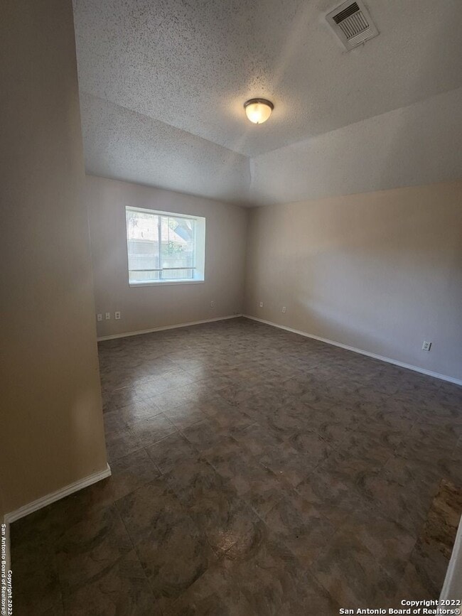 Building Photo - 2 Bedroom 2 bath in BIG COUNTRY GDN HMS