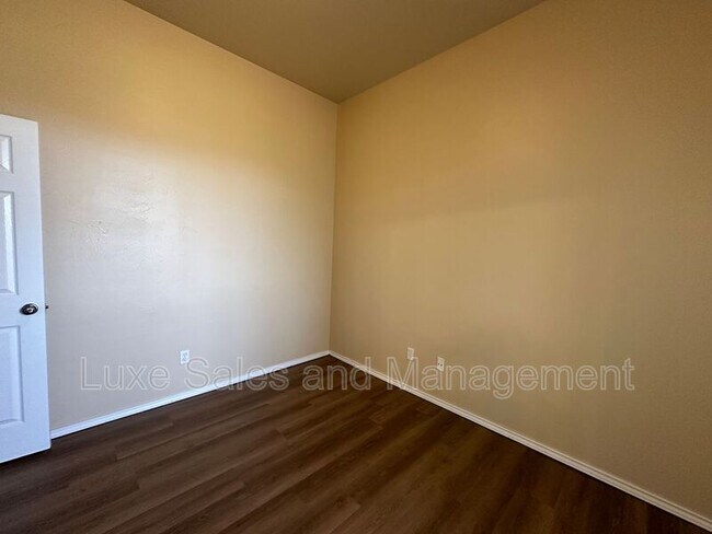 Building Photo - 706 Rockridge Cir