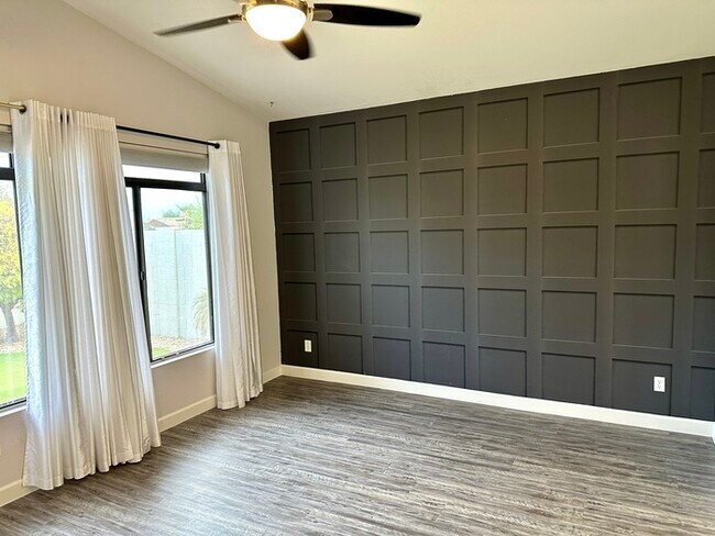 Building Photo - Gorgeous remodel update! No neighbors behind hillside lot