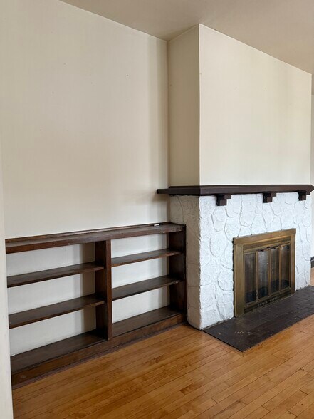 Building Photo - 612 Howard Plz